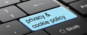 una tastiera con scritto informazioni sui cookie e sul trattamento dei dati personali