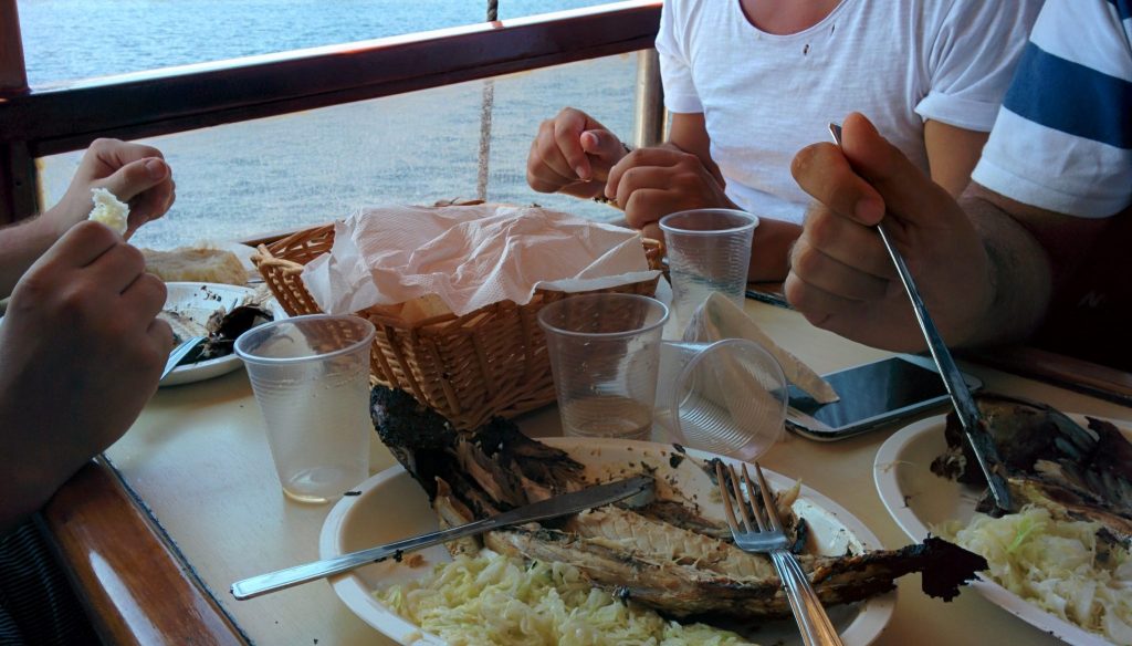 pranzo a bordo, Croazia - Viaggi tra le righe - Blog di Antonio Rotundo