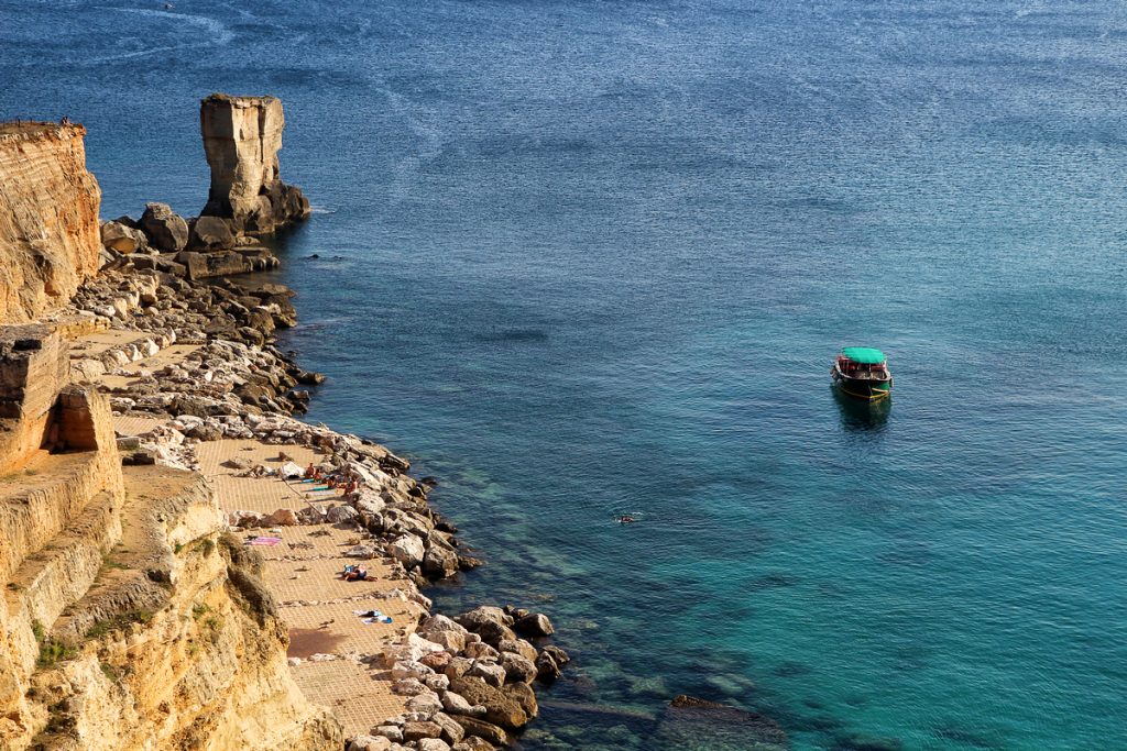 Vista del Faraglione di Porto Miggiano