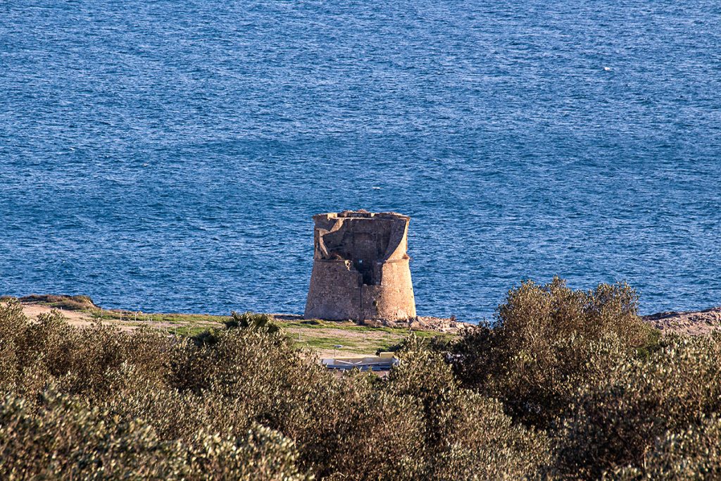 Vista dall'alto della torre nella baia di Porto Miggiano