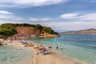 Spiaggia di Ksamil, Albania - Tour in Albania - VIaggi tra le righe