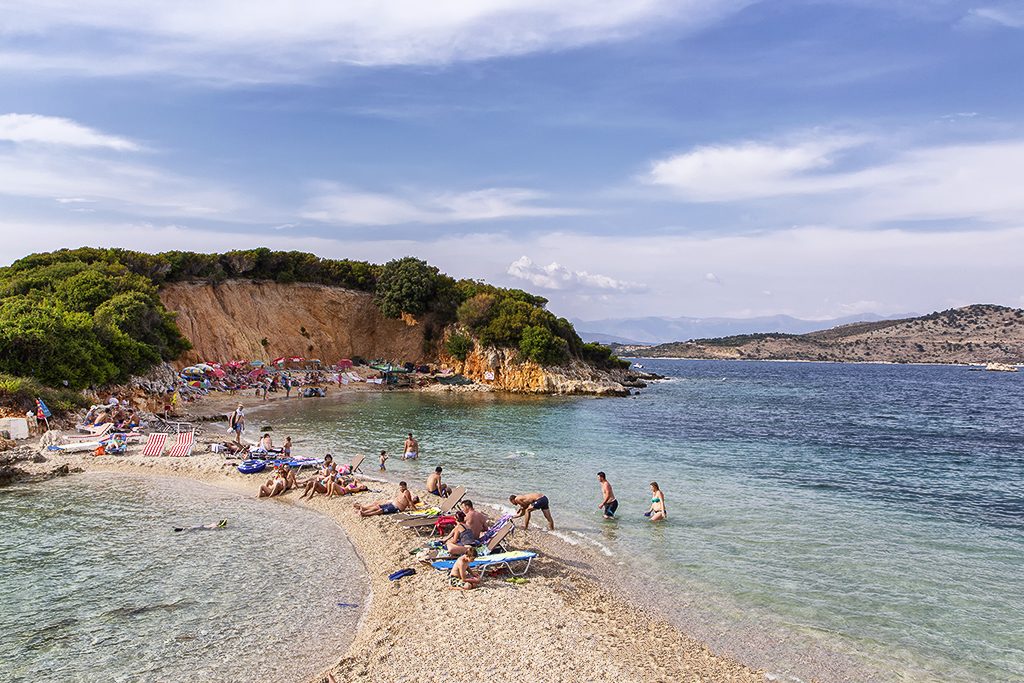 Tour in Albania - Isoletta spiaggia di Ksamil - Viaggi tra le Righe - Blog di Antonio Rotundo