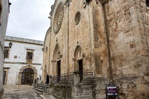 facciata laterale della Cattedrale Santa Maria Assunta