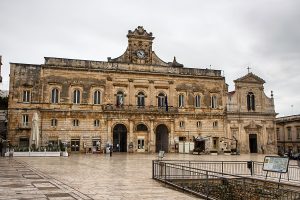 Ostuni, Piazza della Libertà - Viaggi tra le righe - Blog di Antonio Rotundo