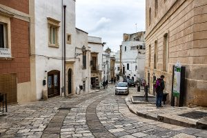 Ostuni, via Cattedrale - Viagg tra le righe - Blog di Antonio Rotundo