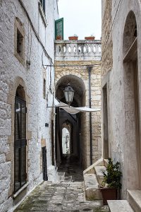 Vicolo Bovio, Ostuni - Viaggi tra le righe - Blog di Antonio Rotundo