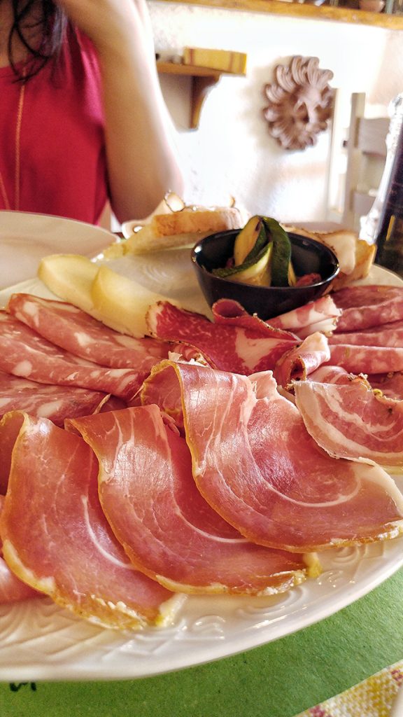 Piatto di antipasto, trattoria il Grillo. Ecco cosa vedere in Maremma