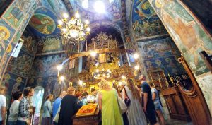 interno della chiesa Assunzione della Vergine Maria, vista durante le vacanze in Montenegro