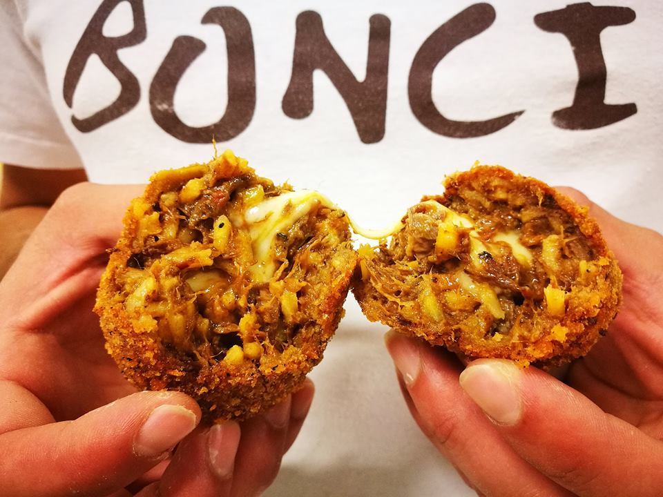 foto supplì aperto di Bonci, uno dei locali di roma dove mangiare bene