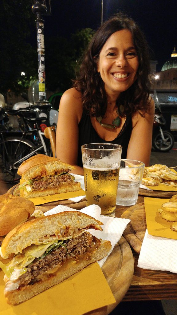 Humburger con patatine al Knick Knack Yoda Roma