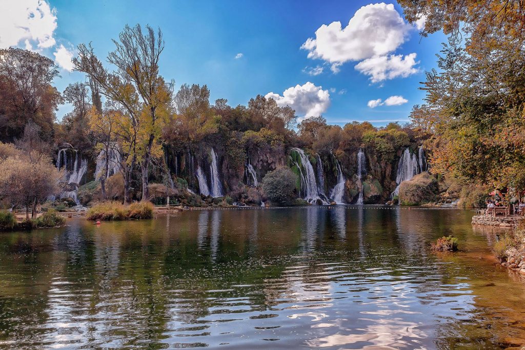 l'anfiteatro naturale delle cascate di Kravice, viaggio in Bosnia