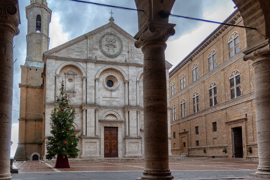 Pienza cosa vedere in piazza Pio II
