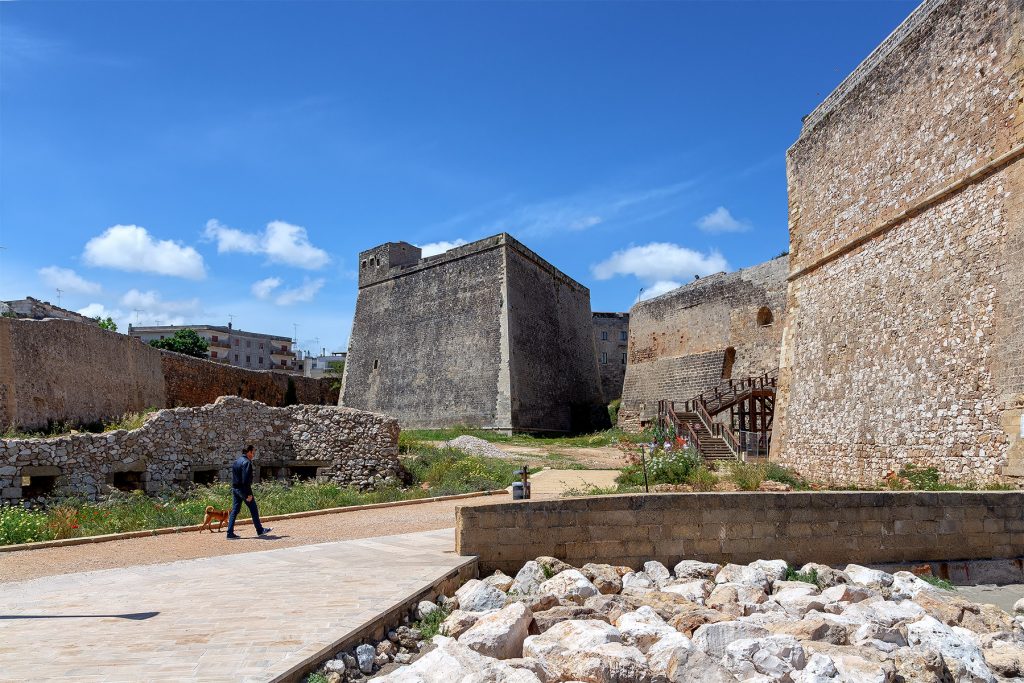 Bastione a forma di lancia da vedere durante le vacanze a Otranto