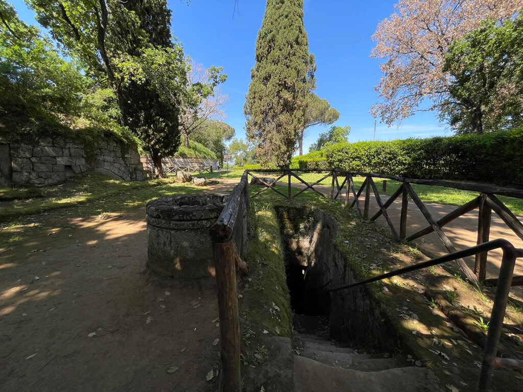 tomba nella necropoli della Banditaccia